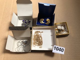 FIVE PIECES OF COSTUME JEWELLERY, UNWORN, ALL BOXED: LOCATION - AR8