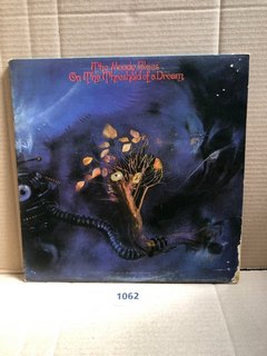 AN ORIGINAL VINYL LP : ON THE THRESHOLD OF A DREAM - THE MOODY BLUES: LOCATION - AR8