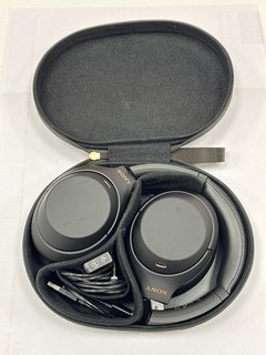 SONY WH-1000XM4 BLUETOOTH NOISE-CANCELLING WIRELESS HEADPHONES (ORIGINAL RRP - £249) IN BLACK. (WITH CASE, CHARGER CABLE, AUXILIARY CABLE & AEROPLANE ADAPTER, MINOR COSMETIC IMPERFECTION) [JPTM120075