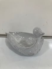 4 X STONE THE CROWS SMALL DUCK BOWL - SKU: 144210 - TOTAL RRP £132