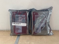 HITACHI 2 X ASSORTED ITEMS TO INCLUDE 1 TB HDD PC ACCESSORY. [JPTC69329]