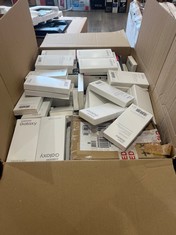 SAMSUNG BOX OF ASSORTED ITEMS TO INCLUDE A BOX OF SWITCH KITS CHARGING ACCESSORIES IN BLACK. (WITH BOX) [JPTC69340]