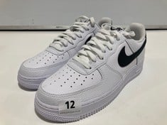 NIKE AIR: AF1 TRAINERS IN WHITE WITH BLACK SWOOSH SIZE UK 8