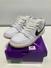 NIKE SB DUNK LOW PRO IN WHITE/BLACK SIZE UK 8