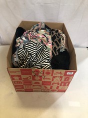 BOX OF ASSORTED ADULT CLOTHING TO INCLUDE H&M LONG SLEEVE COLLARLESS SHIRT DARK GREEN/CREAM STRIPE SIZE 6