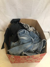 BOX OF ASSORTED ADULT CLOTHING TO INCLUDE ZARA DENIM JEANS STONEWASH SIZE EUR-36