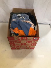 BOX OF ASSORTED CHILDREN'S CLOTHING TO INCLUDE NIKE JOGGERS DARK GREY SIZE 3-6MTHS