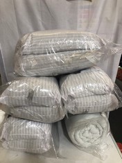 APPROX 5 X ASSORTED BEDDING TO INCLUDE HOTEL QUALITY 2 EXTRA FILLED PILLOWS