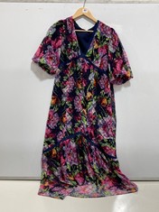 HOPE & IVY FLORAL DRESS IN NAVY SIZE 16