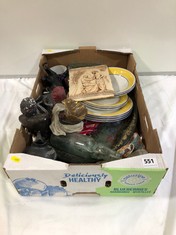 A BOX OF ASSORTED ITEMS TO INCLUDE ANTIQUE BOTTLES