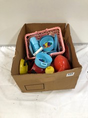 A BOX OF 1970S CHILDRENS TOY CROCKERY