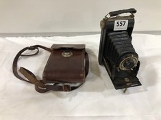 AAN ANTIQUE KODAK BROWNIE SIX-20 FOLDING CAMERA AND CASE