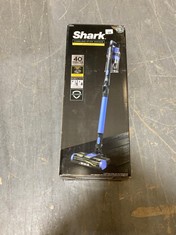 SHARK CORDLESS STICK VACUUM WITH ANTI HAIR WRAP RRP- £250