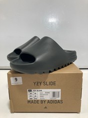 ADIDAS YEEZY SLIDE SIZE UK 10 IN ANTHROCITE - RRP £100