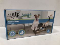 10 X LIFE STYLE 4 PETS DOUBLE DINNER .