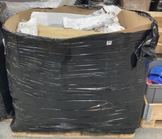 PALLET OF ASSORTED CAR PARTS / ITEMS TO INCLUDE PLUS BUMPER TRIM STRIP (KERBSIDE PALLET DELIVERY)