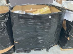 PALLET OF ASSORTED CAR PARTS / ITEMS TO INCLUDE BUMPER GRILLE FUSION - BLACK (KERBSIDE PALLET DELIVERY)