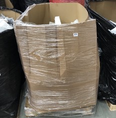 PALLET OF ASSORTED CAR PARTS / ITEMS TO INCLUDE RADIATOR GRILLE - BLACK/CHROME (KERBSIDE PALLET DELIVERY)