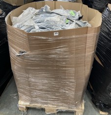 PALLET OF ASSORTED CAR PARTS / ITEMS TO INCLUDE FIESTA GRILLE - MATTE GREY (KERBSIDE PALLET DELIVERY)