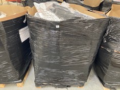 PALLET OF ASSORTED CAR PARTS / ITEMS TO INCLUDE PLUS REAR BUMPER CENTRE MOULDING BLACK (KERBSIDE PALLET DELIVERY)