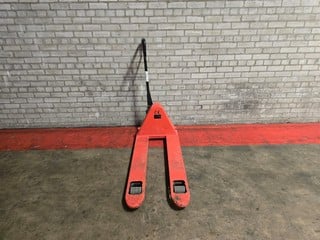 LINDE PALLET TRUCK CAPACITY 2500KG S/N 25210802