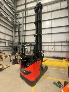 2022 LINDE R20 HD-01 ELECTRIC REACH TRUCK RATED CAPACITY 2000KG  RUNNING HOURS 118   S/N P21120L02055  *MAST  DISATTACHED  BY LINDE FOR TRANSPORT PURPOSES /  MAST & CHARGER INCLUDED IN LOT