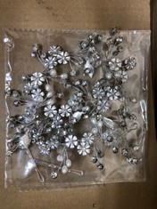 QUANTITY  OF ASSORTED ITEMS TO INCLUDE HANDCESS PEARL WEDDING HEADBANDS CRYSTAL SILVER FLOWER HAIR PIECES RHINESTONE LEAVES BRIDAL HAIR ACCESSORIES FOR WOMEN AND GIRLS (SILVER): LOCATION - E