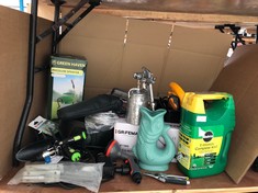 QUANTITY OF ASSORTED GARDEN ITEMS TO INCLUDE MIRACLE-GRO EVERGREEN COMPLETE 4IN1: LOCATION - BACK TABLES(COLLECTION OR OPTIONAL DELIVERY AVAILABLE)