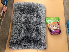 PALLET OF ASSORTED PET ITEMS TO INCLUDE GREY FLUFFY PET BED SIZE 90CM X 60CM: LOCATION - MID FLOOR(COLLECTION OR OPTIONAL DELIVERY AVAILABLE)