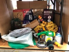 QUANTITY OF ASSORTED GARDEN ITEMS TO INCLUDE SPEAR & JACKSON 5L PRESSURE SPRAYER: LOCATION - BACK TABLES(COLLECTION OR OPTIONAL DELIVERY AVAILABLE)