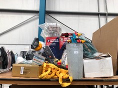 QUANTITY OF ASSORTED GARDEN ITEMS TO INCLUDE SPEAK & JACKSON 5L PRESSURE SPRAYER: LOCATION - BACK TABLES(COLLECTION OR OPTIONAL DELIVERY AVAILABLE)