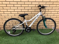 APOLLO VIVID GIRLS MOUNTAIN BIKE 15" FRAME 26" WHEELS 18 SPEED GRIP SHIFT GEARS : LOCATION - BIKE RACKS(COLLECTION OR OPTIONAL DELIVERY AVAILABLE)