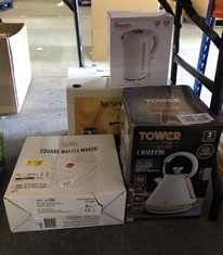 QUANTITY OF ITEMS TO INCLUDE TOWER T10044WHT CAVALETTO PYRAMID KETTLE WITH FAST BOIL, DETACHABLE FILTER, 1,7L, 3000W, OPTIC WHITE AND CHAMPAGNE GOLD: LOCATION - G RACK