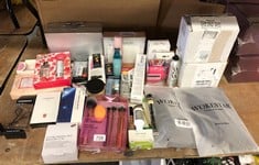 QUANTITY OF ITEMS TO INCLUDE REAL TECHNIQUES EVERYDAY ESSENTIALS + MAKEUP SPONGE KIT, MAKEUP BRUSHES AND MAKEUP BLENDER SPONGE, FOR FOUNDATION, BLUSH, BRONZER, EYESHADOW, AND POWDER, SYNTHETIC BRISTL