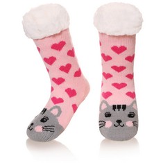 QUANTITY OF ASSORTED ITEMS TO INCLUDE SEEYAN KIDS BOY GIRL SOFT THICK WARM SLIPPER SOCKS WINTER FLEECE FUZZY NON-SKID CHILDREN HOME SOCKS (CAT, 5-8 YEARS): LOCATION - A RACK