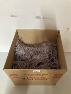 BOX OF FLUFFY OSTRICH BOA