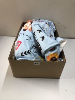 BOX OF ASSORTED CLOTHING INC NIKE JOGGERS - M