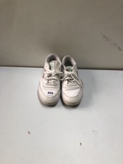 REEBOK SHOES - 7.5