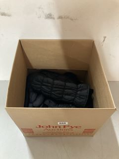 BOX OF WATERPROOF MITTENS (BLACK)