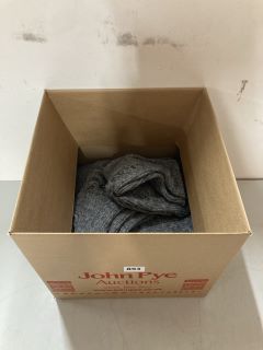 BOX OF KNITTED LEG WARMERS (GREY)