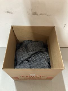 BOX OF KNITTED LEG WARMERS (GREY)