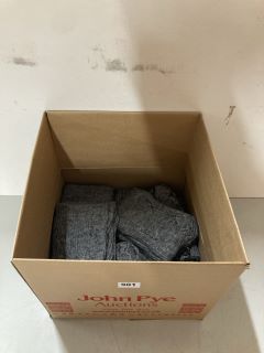 BOX OF KNITTED LEG WARMERS (GREY)