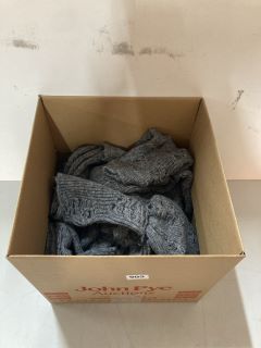 BOX OF KNITTED LEG WARMERS (GREY)