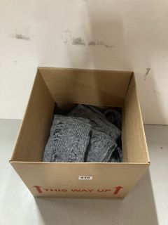 BOX OF KNITTED LEG WARMERS (GREY)