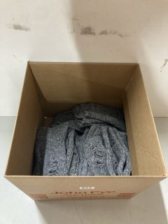 BOX OF KNITTED LEG WARMERS (GREY)