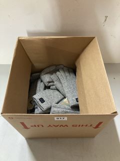 BOX OF KNITTED GLOVES (GREY)