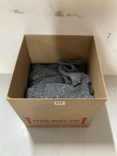 BOX OF KNITTED LEG WARMERS (GREY)