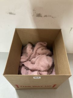 BOX OF KNITTED HOODS (PINK)