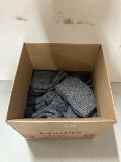 BOX OF KNITTED LEG WARMERS (GREY)