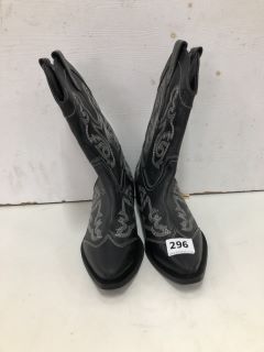 COWBOY BOOTS UK SIZE: 6